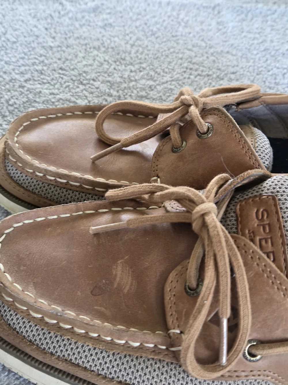 Sperry Men's Chestnut Leather Deck Shoes with Laces. Size 8.5